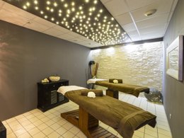 Camping Pas Cher vous présente avec son site Officiel campingpascher.fr, la Résidence Sowell Résidences Pierre Blanche - Les Ménuires classé 4 étoiles, située sur la commune de Les Menuires dans le département Savoie (Rhône Alpes) en France. La résidence Sowell Résidences Pierre Blanche - Les Ménuires, vous présente un hébergement de type appartement de 25 m² pour 4 personnes et télévision. La résidence Sowell Résidences Pierre Blanche - Les Ménuires vous propose du dimanche 23 août au dimanche 30 août 2026 pour 7 nuits à 871€. Cette location propose 56 dates différentes pour réserver votre séjour. Découvrez également les 5 autres gammes d'hébergements de la résidence. Rivière, Piscine couverte, Cyclisme, Ping-pong, Randonnée, Salle de fitness, Terrain multisports,... En savoir plus : cliquez-ICI.