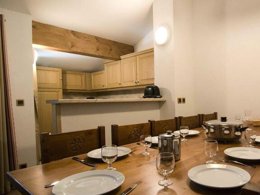 Camping Pas Cher vous présente avec son site Officiel campingpascher.fr, la Résidence Les Jardins De La Vanoise classé 4 étoiles, située sur la commune de Pralognan La Vanoise dans le département Savoie (Rhône Alpes) en France. La résidence Les Jardins De La Vanoise, vous présente un hébergement de type appartement de 60 m² et télévision. La résidence Les Jardins De La Vanoise vous proposeun séjour PAS CHER avec une REMISEdu sam. 23 mai au sam. 30 mai 2026, en promotion à -35% pour 7 nuits à 421,85 € au lieu de 649,0 € soit une Économie de 227,15 €. Cette location propose 119 dates différentes pour réserver votre séjour. Découvrez également les 10 autres gammes d'hébergements de la résidence. Piscine couverte, Canoë-kayak, Court de tennis, Golf, Randonnée, Boulangerie, Bureau de tabac,... En savoir plus : cliquez-ICI.