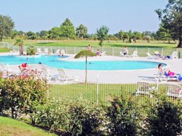 Camping Pas Cher vous présente avec son site Officiel campingpascher.fr, la Résidence Le Domaine Des Fontenelles : Appartements classé 3 étoiles, située sur la commune de L'aiguillon Sur Vie dans le département Vendée (Pays De La Loire) en France. La résidence Le Domaine Des Fontenelles : Appartements vous propose un hébergement de type appartement de 46 m² pour 4 personnes (télévision). Cet hébergement propose plus de 70 dates différentes pour réserver ! Pour dévouvrir la période la moins chère, consultez la rubrique 'Tarifs' et sélectionnez votre mois de départ. L'établissement vous propose 3 autres types d'hébergements. Découvrez tous nos séjours à petits prix dans la commune et aux alentours de L'aiguillon Sur Vie du département : Vendée (Pays De La Loire). Les Avis clients pour la Résidence Le Domaine Des Fontenelles : Appartements sont excellents avec une note moyenne de 8 sur 10. Mer, Piscine extérieure, Cyclisme, Golf, Pétanque, Surf, Voile, kiteSurf, Boulangerie, Dépôt de pain, Pizzeria, Supermarché,... En savoir plus : cliquez-ICI.