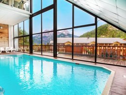 Camping Pas Cher vous présente avec son site Officiel campingpascher.fr, la Résidence SOWELL - Pra Loup classé 3 étoiles, située sur la commune de Pra-loup dans le département Alpes-de-haute-provence (Provence Alpes Côte D'azur) en France. La résidence SOWELL - Pra Loup, vous présente un hébergement de type appartement de 35 m² pour 5 personnes et télévision. La résidence SOWELL - Pra Loup vous propose du dimanche 07 juin au dimanche 14 juin 2026 avec un DÉPART DEMAIN pour 7 nuits à 915€. Cette location propose 63 dates différentes pour réserver votre séjour. Découvrez également les 5 autres gammes d'hébergements de la résidence. Piscine couverte, Canoë-kayak, Cyclisme, Golf, Randonnée, Bar,... En savoir plus : cliquez-ICI.