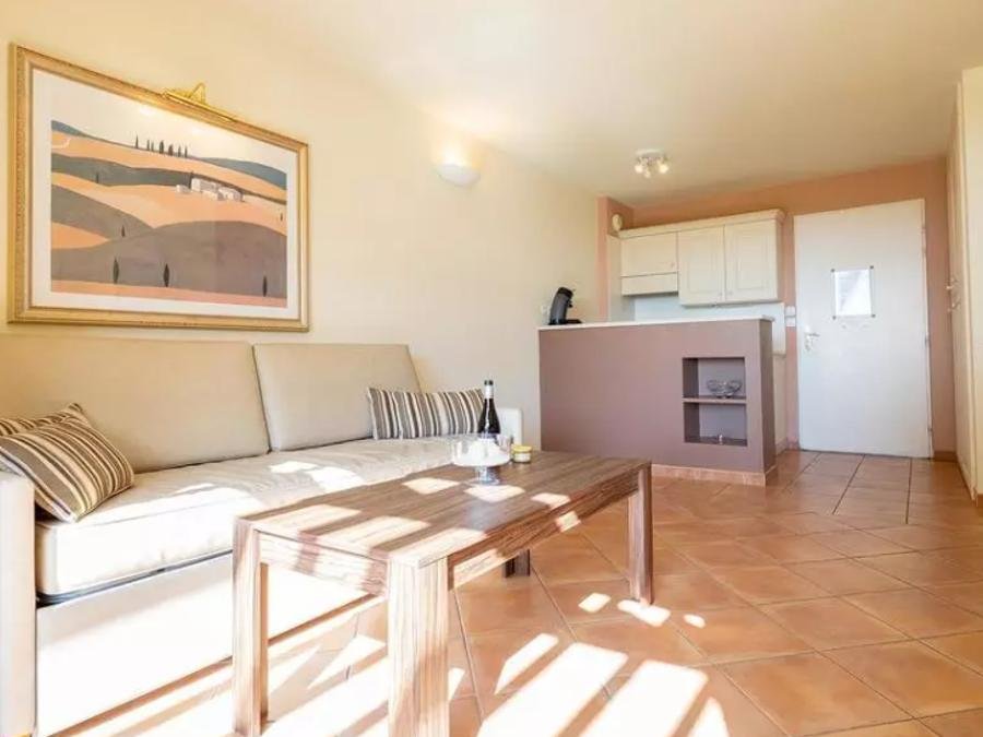 Camping Pas Cher vous présente avec son site Officiel campingpascher.fr, la Résidence Domaine De Provence Country Club classé 4 étoiles, située sur la commune de Saumane dans le département Vaucluse (Provence Alpes Côte D'azur) en France. La résidence Domaine De Provence Country Club, vous présente un hébergement de type appartement avec climatisation et télévision. La résidence Domaine De Provence Country Club vous proposeun séjour PAS CHER avec une REMISEdu sam. 19 décembre au sam. 26 décembre 2026, en promotion à -35% pour 7 nuits à 538,85 € au lieu de 829,0 € soit une Économie de 290,15 €. Cette location propose 172 dates différentes pour réserver votre séjour. Découvrez également les 5 autres gammes d'hébergements de la résidence. Piscine extérieure, Canoë-kayak, Centre équestre, Court de tennis, Cyclisme, Golf, Salle de fitness, Terrain de badminton, Bar, Dépôt de pain, Supermarché,... En savoir plus : cliquez-ICI.