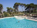 Camping Pas Cher vous présente avec son site Officiel campingpascher.fr, la Résidence Provence Country Club classé 4 étoiles, située sur la commune de Saumane dans le département Vaucluse (Provence Alpes Côte D'azur) en France. La résidence Provence Country Club, vous présente un hébergement de type studio de 38 m². La résidence Provence Country Club vous proposeun séjour PAS CHER avec une REMISEdu vendredi 19 décembre au vendredi 26 décembre 2025, en promotion à -40% pour 7 nuits à 239,40 € au lieu de 399,0 € soit une Économie de 159,60 €. Cette location propose 259 dates différentes pour réserver votre séjour. Découvrez également les 4 autres gammes d'hébergements de la résidence. Piscine extérieure, Canoë-kayak, Centre équestre, Court de tennis, Cyclisme, Golf, Randonnée, Salle de fitness, Bar, Brasserie, Dépôt de pain, Supermarché,... En savoir plus : cliquez-ICI.