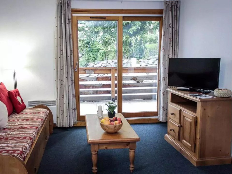 Camping Pas Cher vous présente avec son site Officiel campingpascher.fr, la Résidence Les Valmonts De Vaujany, située sur la commune de Vaujany dans le département Isère (Rhône Alpes) en France. La résidence Les Valmonts De Vaujany, vous présente un hébergement de type appartement de 45 m² et télévision. La résidence Les Valmonts De Vaujany vous proposeun séjour PAS CHER avec une REMISEdu sam. 05 septembre au sam. 12 septembre 2026, en promotion à -35% pour 7 nuits à 253,50 € au lieu de 390,0 € soit une Économie de 136,50 €. Cette location propose 77 dates différentes pour réserver votre séjour. Découvrez également les 5 autres gammes d'hébergements de la résidence. Centre équestre, Court de tennis, Randonnée, Boulangerie,... En savoir plus : cliquez-ICI.