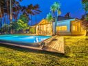 Camping Pas Cher vous présente avec son site Officiel campingpascher.fr, la Résidence Madame Vacances - Villas Les Dunes De La Prade, située sur la commune de Moliets Et Maa dans le département Landes (Aquitaine) en France. La résidence Madame Vacances - Villas Les Dunes De La Prade, vous présente un hébergement de type villa de 91 m² et télévision. La résidence Madame Vacances - Villas Les Dunes De La Prade vous propose du sam. 10 octobre au sam. 17 octobre 2026, en promotion à -25% pour 7 nuits à 682,50 € au lieu de 910,0 € soit une Économie de 227,50 €. Cette location propose 22 dates différentes pour réserver votre séjour. Découvrez également les 4 autres gammes d'hébergements de la résidence. Mer, Piscine extérieure, Canoë-kayak, Centre équestre, Court de tennis, Cyclisme, Golf, Surf, Boulangerie, Supermarché,... En savoir plus : cliquez-ICI.