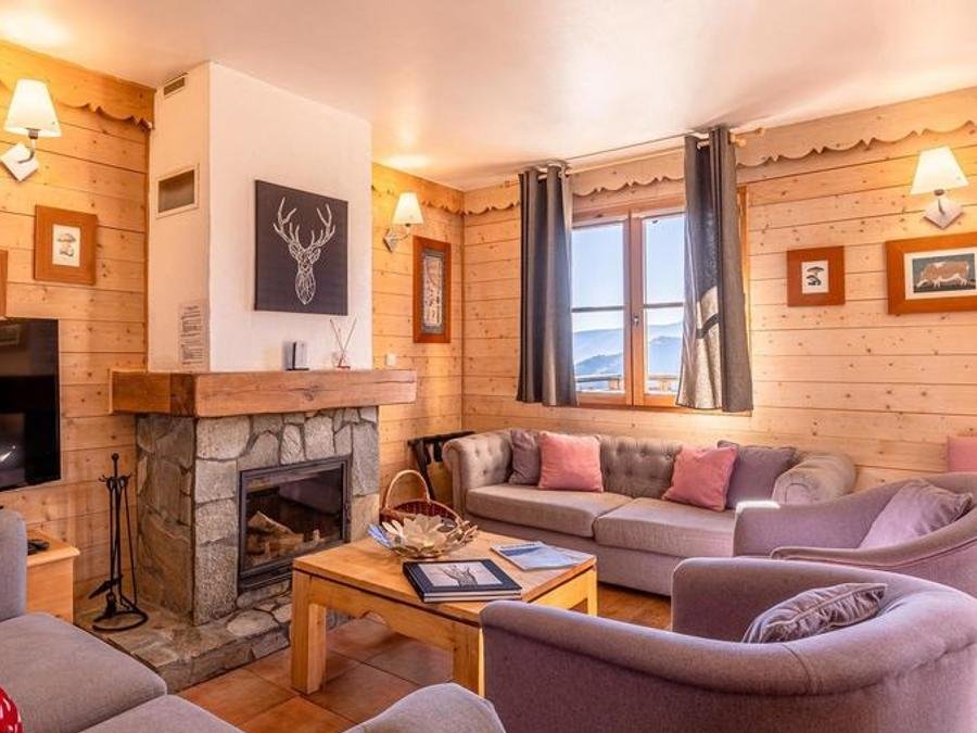 Camping Pas Cher vous présente avec son site Officiel campingpascher.fr, la Résidence Madame Vacances - La Les Chalets De L'Altiport classé 3 étoiles, située sur la commune de Huez dans le département Isère (Rhône Alpes) en France. La résidence Madame Vacances - La Les Chalets De L'Altiport, vous présente un hébergement de type chalet de 120 m² et télévision. La résidence Madame Vacances - La Les Chalets De L'Altiport vous proposeun séjour PAS CHER avec une REMISEdu mardi 16 juin au mardi 23 juin 2026, en promotion à -40% pour 7 nuits à 1258,54 € au lieu de 2097,58 € soit une Économie de 839,04 €. Cette location propose 6 dates différentes pour réserver votre séjour. Découvrez également les 5 autres gammes d'hébergements de la résidence. Court de tennis, Golf, Boulangerie, Bureau de tabac,... En savoir plus : cliquez-ICI.
