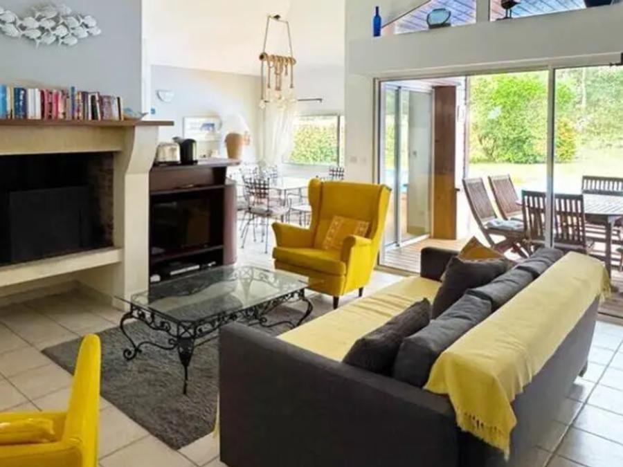 Camping Pas Cher vous présente avec son site Officiel campingpascher.fr, la Résidence Madame Vacances - Villas La Prade classé 3 étoiles, située sur la commune de Moliets Et Maa dans le département Landes (Aquitaine) en France. La résidence Madame Vacances - Villas La Prade, vous présente un hébergement de type villa de 90 m² pour 8 personnes et télévision. La résidence Madame Vacances - Villas La Prade vous proposeun séjour PAS CHER avec une REMISEdu vendredi 05 juin au vendredi 12 juin 2026 avec une PROMO de DERNIÈRE MINUTE, en promotion à -44% pour 7 nuits à 1155,43 € au lieu de 2078,58 € soit une Économie de 923,15 €. Cette location propose 24 dates différentes pour réserver votre séjour. Découvrez également les 6 autres gammes d'hébergements de la résidence. Piscine extérieure, Court de tennis, Cyclisme, Golf, Surf, Boulangerie, Supermarché,... En savoir plus : cliquez-ICI.