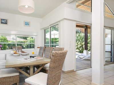 Cliquez pour découvrir toutes les photos de l'HÉBERGEMENT ! villa - Madame Vacances - Villas La Prade photo 2