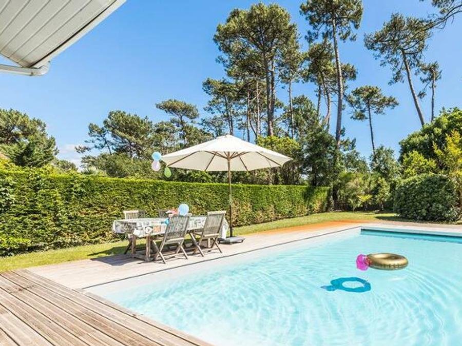 Camping Pas Cher vous présente avec son site Officiel campingpascher.fr, la Résidence Club Royal Océan classé 3 étoiles, située sur la commune de Moliets Et Maa dans le département Landes (Aquitaine) en France. La résidence Club Royal Océan vous propose un hébergement de type villa. L'établissement vous propose un autre type d'hébergement. Découvrez tous nos séjours à petits prix dans la commune et aux alentours de Moliets Et Maa du département : Landes (Aquitaine). Mer, Piscine extérieure, Canoë-kayak, Centre équestre, Court de tennis, Cyclisme, Golf, Surf, Dépôt de pain, Épicerie,... En savoir plus : cliquez-ICI.