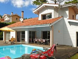 Camping Pas Cher vous présente avec son site Officiel campingpascher.fr, la Résidence Club Royal Océan classé 3 étoiles, située sur la commune de Moliets Et Maa dans le département Landes (Aquitaine) en France. La résidence Club Royal Océan vous propose un hébergement de type villa. L'établissement vous propose un autre type d'hébergement. Découvrez tous nos séjours à petits prix dans la commune et aux alentours de Moliets Et Maa du département : Landes (Aquitaine). Mer, Piscine extérieure, Canoë-kayak, Centre équestre, Court de tennis, Cyclisme, Golf, Surf, Dépôt de pain, Épicerie,... En savoir plus : cliquez-ICI.