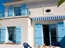 Camping Pas Cher vous présente avec son site Officiel campingpascher.fr, la Résidence Les Maisons Du Lac classé 2 étoiles, située sur la commune de Saint Jean De Monts dans le département Vendée (Pays De La Loire) en France. La résidence Les Maisons Du Lac, vous présente un hébergement de type maison de 41 m² et télévision. La résidence Les Maisons Du Lac vous propose du sam. 22 août au sam. 29 août 2026, en promotion à -15% pour 7 nuits à 891,65 € au lieu de 1049,0 € soit une Économie de 157,35 €. Cette location propose 90 dates différentes pour réserver votre séjour. Découvrez également les 2 autres gammes d'hébergements de la résidence. Canoë-kayak, Centre équestre, Cyclisme, Golf, Voile, Bar,... En savoir plus : cliquez-ICI.