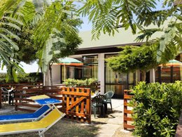 Camping Pas Cher vous présente avec son site Officiel campingpascher.fr, le Camping Residence Mare Pineta, situé sur la commune de Casal Borsetti dans le département Ravenne (Emilia Romagna) en Italie. Le camping Residence Mare Pineta, vous présente un hébergement de type bungalow pour 6 personnes avec climatisation et télévision. Le camping Residence Mare Pineta vous propose du sam. 23 mai au sam. 30 mai 2026 pour 7 nuits à 630€. Cette location propose 47 dates différentes pour réserver votre séjour. Découvrez également les 4 autres gammes d'hébergements du camping. Les Avis clients pour le Camping Residence Mare Pineta sont de 6 sur 10. Mer, Piscine extérieure, Animation enfants, Animations familiales, Aire de jeux enfants, Centre équestre, Court de tennis, Ping-pong, Terrain de beach-volley, Terrain de football, Bar, Restaurant, Snack/Bar, Supermarché,... En savoir plus : cliquez-ICI.