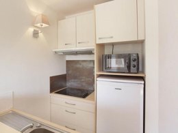 Camping Pas Cher vous présente avec son site Officiel campingpascher.fr, la Résidence Odalys Essentielle Les 4 Soleils, située sur la commune de Bonnieux dans le département Vaucluse (Provence Alpes Côte D'azur) en France. La résidence Odalys Essentielle Les 4 Soleils, vous présente un hébergement de type appartement de 36 m² et télévision. La résidence Odalys Essentielle Les 4 Soleils vous propose du sam. 26 septembre au sam. 03 octobre 2026 pour 7 nuits à 369€. Cette location propose 29 dates différentes pour réserver votre séjour. Découvrez également les 3 autres gammes d'hébergements de la résidence. Piscine chauffée, Piscine extérieure, Centre équestre, Supermarché,... En savoir plus : cliquez-ICI.