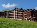Camping Pas Cher vous présente avec son site Officiel campingpascher.fr, la Résidence Madame Vacances - Les Lodges Des Alpages classé 3 étoiles, située sur la commune de La Plagne Soleil dans le département Savoie (Rhône Alpes) en France. La résidence Madame Vacances - Les Lodges Des Alpages, vous présente un hébergement de type appartement de 25 m² pour 4 personnes et télévision. La résidence Madame Vacances - Les Lodges Des Alpages vous proposeun séjour PAS CHER avec une REMISEdu sam. 20 juin au sam. 27 juin 2026, en promotion à -40% pour 7 nuits à 257,40 € au lieu de 429,0 € soit une Économie de 171,60 €. Cette location propose 22 dates différentes pour réserver votre séjour. Découvrez également les 3 autres gammes d'hébergements de la résidence. Cyclisme, Ping-pong, Randonnée, Station-service, Épicerie,... En savoir plus : cliquez-ICI.