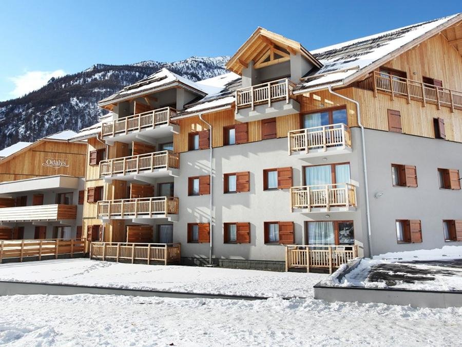 Camping Pas Cher vous présente avec son site Officiel campingpascher.fr, la Résidence Odalys Référence Aquisana classé 3 étoiles, située sur la commune de La Salle Les Alpes dans le département Hautes-alpes (Provence Alpes Côte D'azur) en France. La résidence Odalys Référence Aquisana, vous présente un hébergement de type appartement de 40 m² pour 6 personnes et télévision. La résidence Odalys Référence Aquisana vous propose du sam. 27 mars au sam. 03 avril 2027 pour 7 nuits à 919€. Cette location propose 3 dates différentes pour réserver votre séjour. Découvrez également les 4 autres gammes d'hébergements de la résidence. Les Avis clients pour la Résidence Odalys Référence Aquisana sont excellents avec une note moyenne de 10 sur 10. Piscine chauffée, Piscine couverte, Salle de fitness, Restaurant,... En savoir plus : cliquez-ICI.