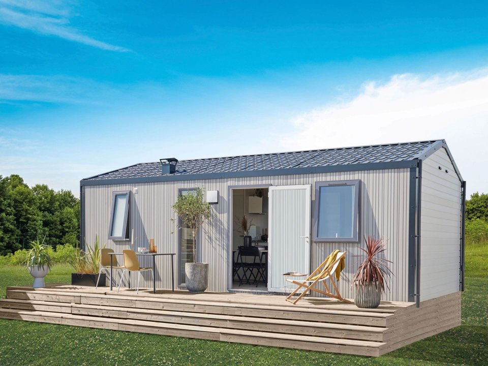 Camping Pas Cher vous présente avec son site Officiel campingpascher.fr, le Camping Romanée - Le Cormoran classé 5 étoiles, situé sur la commune de Ars En Ré dans le département Charente-maritime (Poitou Charentes) en France. Le camping Romanée - Le Cormoran vous propose un hébergement de type mobil-home de 31 m² avec climatisation (télévision). L'établissement vous propose 7 autres types d'hébergements. Découvrez tous nos séjours à petits prix dans la commune et aux alentours de Ars En Ré du département : Charente-maritime (Poitou Charentes). Les Avis clients pour le Camping Romanée - Le Cormoran sont excellents avec une note moyenne de 8 sur 10. Piscine chauffée, Piscine extérieure, Animations familiales, Club ados, Club enfants, Aire de jeux enfants, Canoë-kayak, Court de tennis, Golf, Paddle, Planche à voile, Pétanque, Salle de fitness, Terrain multisports, Bar, Boulangerie, Dépôt de pain, Plats à emporter, Restaurant, Snack/Bar, Station-service, Supermarché, Épicerie,... En savoir plus : cliquez-ICI.