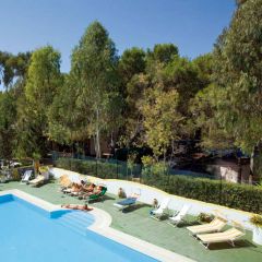 Camping Pas Cher vous présente avec son site Officiel campingpascher.fr, le Établissement Santa Maria Di Leuca, situé sur la commune de Gagliano Del Capo dans le département Lecce (Pouilles) en Italie. L'établissement Santa Maria Di Leuca vous propose un hébergement de type mobilhome de 20 m². L'établissement vous propose 3 autres types d'hébergements. Découvrez tous nos séjours à petits prix dans la commune et aux alentours de Gagliano Del Capo du département : Lecce (Pouilles).... En savoir plus : cliquez-ICI.