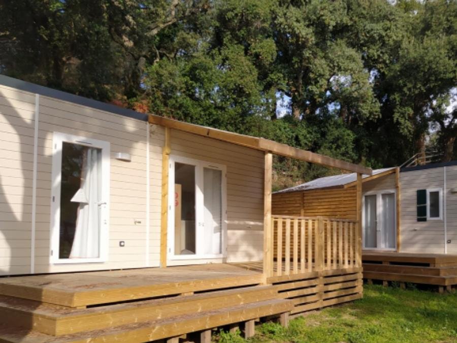 Camping Pas Cher vous présente avec son site Officiel campingpascher.fr, le Camping Lloret Blau classé 3 étoiles, situé sur la commune de Lloret Del Mar dans le département Gérone (Catalogne) en Espagne. Le camping Lloret Blau, vous présente un hébergement de type mobil-home de 33 m² avec climatisation et télévision. Le camping Lloret Blau vous propose du mardi 03 novembre au mardi 10 novembre 2026 pour 7 nuits à 539€. Cette location propose 22 dates différentes pour réserver votre séjour. Découvrez également les 4 autres gammes d'hébergements du camping. Les Avis clients pour le Camping Lloret Blau sont de 7 sur 10. Piscine extérieure, Club ados, Club enfants, Canoë-kayak, Club enfant de nuit, Cyclisme, Golf, Planche à voile, Plongée, Randonnée, Structure gonflable enfants, Terrain de football, Terrain de volley-ball, Brasserie, Restaurant asiatique,... En savoir plus : cliquez-ICI.