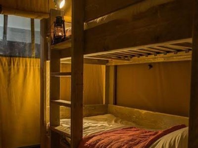 Cliquez pour découvrir toutes les photos de l'HÉBERGEMENT ! tente en toile et bois - Lloret Blau photo 13