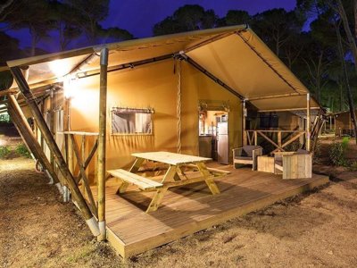 Cliquez pour découvrir toutes les photos de l'HÉBERGEMENT ! tente en toile et bois - Lloret Blau photo 14