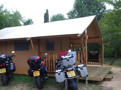 Cliquez pour découvrir toutes les photos de l'HÉBERGEMENT ! tente en toile et bois - Lloret Blau photo 15