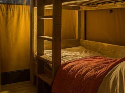 Cliquez pour découvrir toutes les photos de l'HÉBERGEMENT ! tente en toile et bois - Lloret Blau photo 7