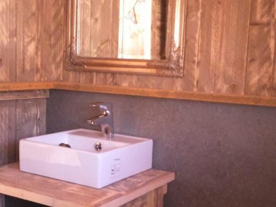Cliquez pour découvrir toutes les photos de l'HÉBERGEMENT ! tente en toile et bois - Lloret Blau photo 8
