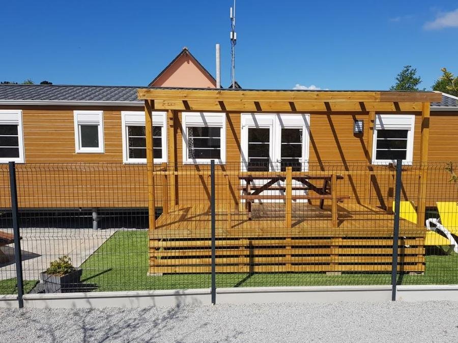 Camping Pas Cher vous présente avec son site Officiel campingpascher.fr, le Camping Prad'Héol classé 3 étoiles, situé sur la commune de Mesquer dans le département Loire-atlantique (Pays De La Loire) en France. Le camping Prad'Héol, vous présente un hébergement de type mobil-home et télévision. Le camping Prad'Héol vous propose du sam. 12 septembre au sam. 19 septembre 2026 pour 7 nuits à 720€. Cette location propose 10 dates différentes pour réserver votre séjour. Découvrez également les 3 autres gammes d'hébergements du camping. Les Avis clients pour le Camping Prad'Héol sont excellents avec une note moyenne de 10 sur 10. Mer, Piscine chauffée, Piscine couverte, Aire de jeux enfants, Centre équestre, Court de tennis, Golf, Parcours sportif, Plongée, Surf, Terrain multisports, Trampoline, Bar, Restaurant,... En savoir plus : cliquez-ICI.