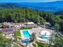 Camping Pas Cher vous présente avec son site Officiel campingpascher.fr, le Établissement Orlando In Chianti Glamping Resort, situé sur la commune de Cavriglia dans le département Arezzo (Toscane) en Italie. L'établissement Orlando In Chianti Glamping Resort vous propose un hébergement de type tente toile et bois de 28 m². L'établissement vous propose 25 autres types d'hébergements. Découvrez tous nos séjours à petits prix dans la commune et aux alentours de Cavriglia du département : Arezzo (Toscane).... En savoir plus : cliquez-ICI.