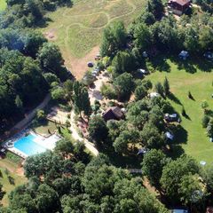 Camping Pas Cher vous présente avec son site Officiel campingpascher.fr, le Camping Naturiste Terme D'Astor classé 3 étoiles, situé sur la commune de Saint Avit Rivière dans le département Dordogne (Aquitaine) en France. Le camping Naturiste Terme D'Astor vous propose un hébergement de type tente de 16 m² pour 3 personnes. L'établissement vous propose 3 autres types d'hébergements. Découvrez tous nos séjours à petits prix dans la commune et aux alentours de Saint Avit Rivière du département : Dordogne (Aquitaine). Piscine extérieure, Animation enfants, Animations familiales, Parcours sportif, Pétanque, Terrain de badminton, Terrain de volley-ball, Bar, Snack/Bar, Épicerie,... En savoir plus : cliquez-ICI.