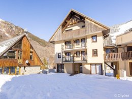 Camping Pas Cher vous présente avec son site Officiel campingpascher.fr, le Établissement Les Hameaux De La Perrière, situé sur la commune de Saint Colomban Des Villards dans le département Savoie (Rhône Alpes) en France. L'établissement Les Hameaux De La Perrière vous propose un hébergement de type appartement de 50 m². L'établissement vous propose 2 autres types d'hébergements. Découvrez tous nos séjours à petits prix dans la commune et aux alentours de Saint Colomban Des Villards du département : Savoie (Rhône Alpes).... En savoir plus : cliquez-ICI.