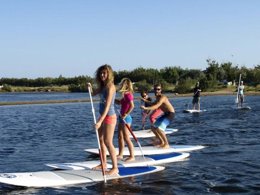 Camping Pas Cher vous présente avec son site Officiel campingpascher.fr, la Résidence Le Neptune classé 3 étoiles, située sur la commune de Saint Pierre La Mer dans le département Aude (Languedoc Roussillon) en France. La résidence Le Neptune, vous présente un hébergement de type studio de 24 m² pour 2 personnes avec climatisation et télévision. La résidence Le Neptune vous propose du sam. 04 avril au sam. 11 avril 2026 pour 7 nuits à 500.5€. Cette location propose 163 dates différentes pour réserver votre séjour. Découvrez également les 4 autres gammes d'hébergements de la résidence. Les Avis clients pour la Résidence Le Neptune sont excellents avec une note moyenne de 9 sur 10. MerÉtang, Cyclisme, Jet-ski, Randonnée, Voile, Bar, Restaurant, Snack/Bar,... En savoir plus : cliquez-ICI.