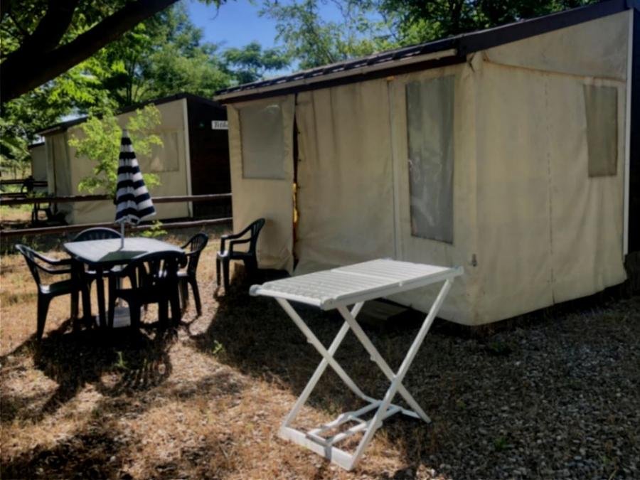 Camping Pas Cher vous présente avec son site Officiel campingpascher.fr, le Camping Paradis Les Rives De L'Hérault classé 4 étoiles, situé sur la commune de Gignac dans le département Hérault (Languedoc Roussillon) en France. Le camping Paradis Les Rives De L'Hérault, vous présente un hébergement de type bungalow toilé de 20 m² pour 1 personne. Le camping Paradis Les Rives De L'Hérault vous propose du sam. 06 juin au sam. 13 juin 2026, en promotion à -21% pour 7 nuits à 159 € au lieu de 202,0 € soit une Économie de 43 €. Cette location propose 14 dates différentes pour réserver votre séjour. Découvrez également les 12 autres gammes d'hébergements du camping. Les Avis clients pour le Camping Paradis Les Rives De L'Hérault sont excellents avec une note moyenne de 8 sur 10. Animation enfants, Animations familiales, Club enfants, Canoë-kayak, Ping-pong, Pétanque, Bar, Snack/Bar, Station-service, Supermarché,... En savoir plus : cliquez-ICI.