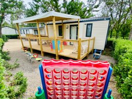 Camping Pas Cher vous présente avec son site Officiel campingpascher.fr, le Camping Paradis Les Rives De L'Hérault classé 4 étoiles, situé sur la commune de Gignac dans le département Hérault (Languedoc Roussillon) en France. Le camping Paradis Les Rives De L'Hérault, vous présente un hébergement de type mobil-home de 24 m² avec climatisation et télévision. Le camping Paradis Les Rives De L'Hérault vous propose du sam. 29 août au sam. 05 septembre 2026, en promotion à -10% pour 7 nuits à 247 € au lieu de 275,0 € soit une Économie de 28 €. Cette location propose 19 dates différentes pour réserver votre séjour. Découvrez également les 14 autres gammes d'hébergements du camping. Les Avis clients pour le Camping Paradis Les Rives De L'Hérault sont excellents avec une note moyenne de 8 sur 10. Animation enfants, Animations familiales, Club enfants, Canoë-kayak, Ping-pong, Pétanque, Bar, Snack/Bar, Station-service, Supermarché,... En savoir plus : cliquez-ICI.