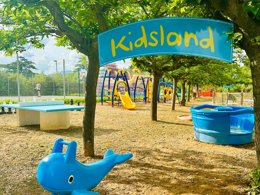 Camping Pas Cher vous présente avec son site Officiel campingpascher.fr, le Camping Paradis Les Rives De L'Hérault classé 4 étoiles, situé sur la commune de Gignac dans le département Hérault (Languedoc Roussillon) en France. Le camping Paradis Les Rives De L'Hérault, vous présente un hébergement de type caravane de 12 m². Le camping Paradis Les Rives De L'Hérault vous propose du sam. 04 juillet au sam. 11 juillet 2026, en promotion à -8% pour 7 nuits à 377 € au lieu de 413,0 € soit une Économie de 36 €. Cette location propose 19 dates différentes pour réserver votre séjour. Découvrez également les 14 autres gammes d'hébergements du camping. Les Avis clients pour le Camping Paradis Les Rives De L'Hérault sont excellents avec une note moyenne de 8 sur 10. Animation enfants, Animations familiales, Club enfants, Canoë-kayak, Ping-pong, Pétanque, Bar, Snack/Bar, Station-service, Supermarché,... En savoir plus : cliquez-ICI.