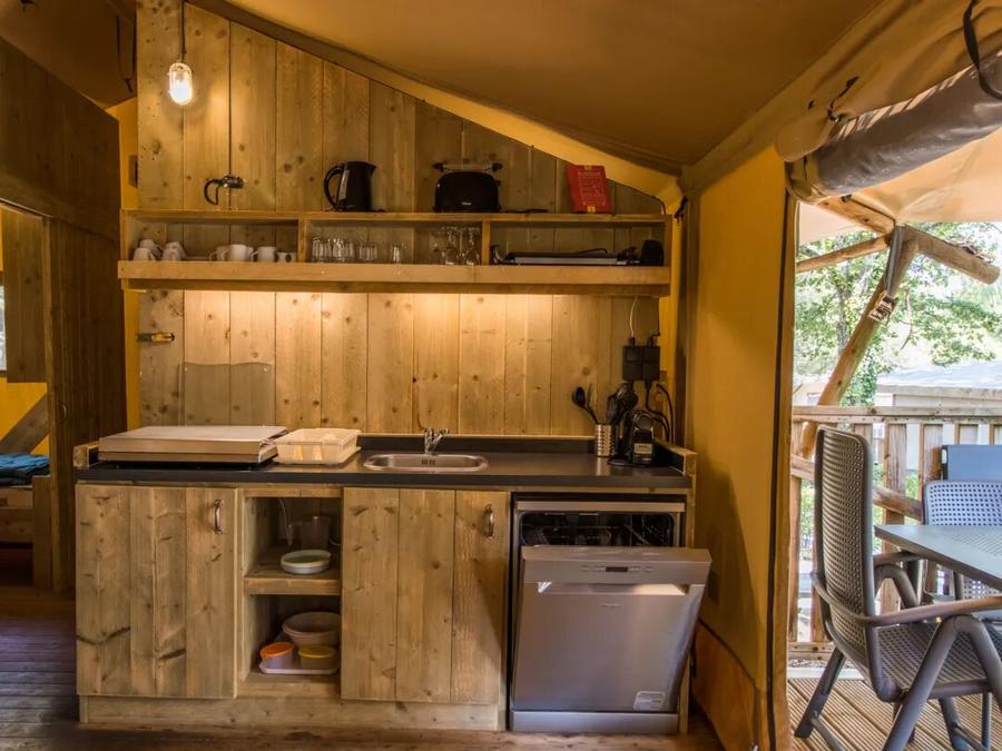 Cliquez pour découvrir toutes les photos de l'HÉBERGEMENT ! tente en toile et bois - Vestar photo 4