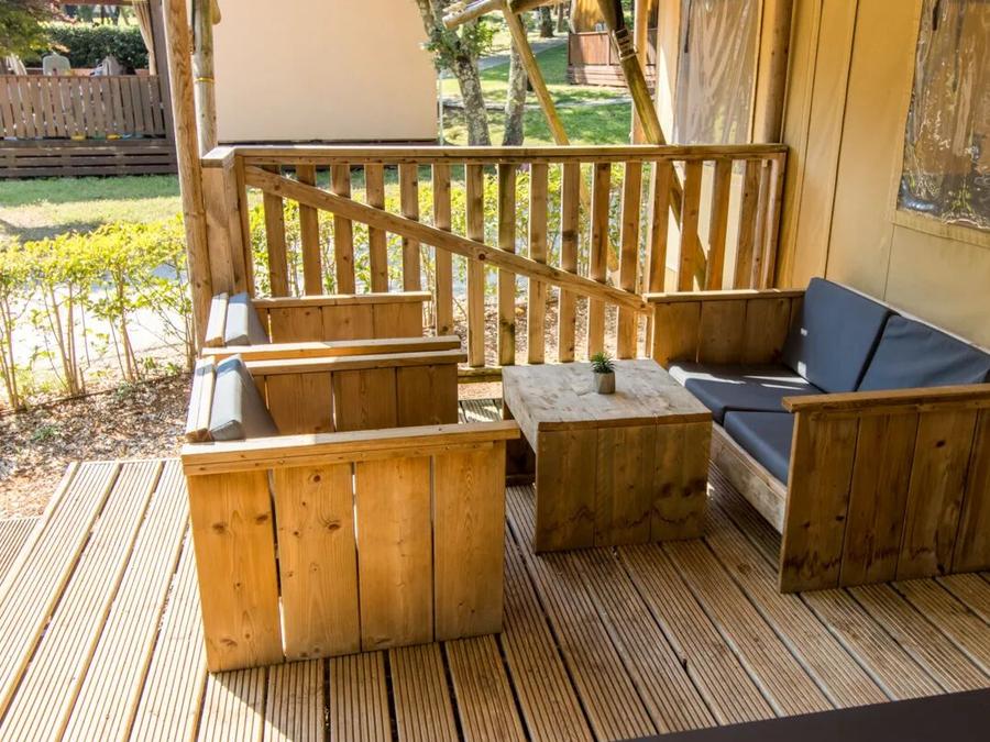 Cliquez pour découvrir toutes les photos de l'HÉBERGEMENT ! tente en toile et bois - camping Vestar photo 2
