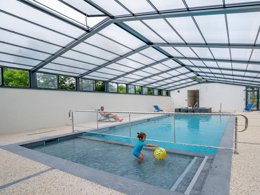 Camping Pas Cher vous présente avec son site Officiel campingpascher.fr, le Camping ParadisLa Promenade classé 4 étoiles, situé sur la commune de Montjean Sur Loire dans le département Maine-et-loire (Pays De La Loire) en France. Le camping Paradis La Promenade, vous présente un hébergement de type tente de 16 m² pour 4 personnes. Le camping Paradis La Promenade vous propose du sam. 27 juin au sam. 04 juillet 2026, en promotion à -11% pour 7 nuits à 169 € au lieu de 190,0 € soit une Économie de 21 €. Cette location propose 11 dates différentes pour réserver votre séjour. Découvrez également les 11 autres gammes d'hébergements du camping. Les Avis clients pour le Camping ParadisLa Promenade sont excellents avec une note moyenne de 8 sur 10. LacRivière, Piscine couverte, Piscine extérieure, Animations familiales, Club enfants, Aire de jeux enfants, Baby-foot, Canoë-kayak, Centre équestre, Cyclisme, Ping-pong, Piscine, Pétanque, Randonnée, Salle de jeux vidéo, Terrain multisports, Bar, Boulangerie, Dépôt de pain, Snack/Bar, Épicerie,... En savoir plus : cliquez-ICI.