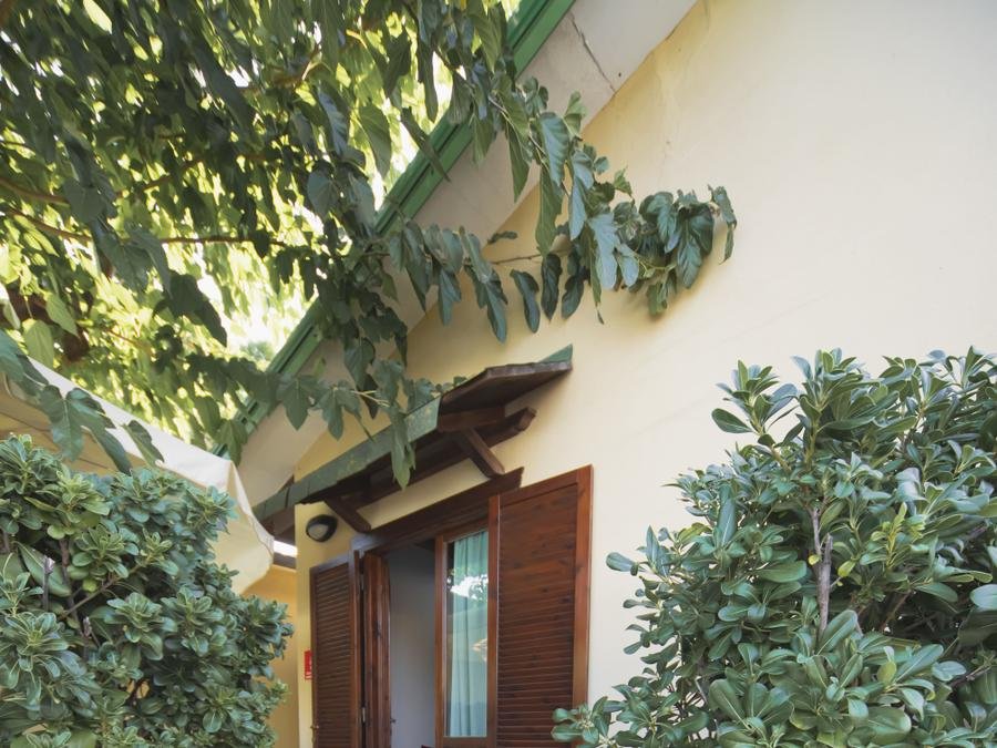 Camping Pas Cher vous présente avec son site Officiel campingpascher.fr, le Camping Heliopolis & Village classé 4 étoiles, situé sur la commune de Pineto dans le département Teramo (Abruzzes) en Italie. Le camping Heliopolis & Village, vous présente un hébergement de type maison avec climatisation et télévision. Le camping Heliopolis & Village vous propose du sam. 05 septembre au sam. 12 septembre 2026 pour 7 nuits à 411€. Cette location propose 3 dates différentes pour réserver votre séjour. Découvrez également les 14 autres gammes d'hébergements du camping. Mer, Piscine extérieure, Animations familiales, Club enfants, Aire de jeux enfants, Canoë-kayak, Court de tennis, Cyclisme, Ping-pong, Pédalo, Terrain de beach-volley, Terrain de football, Terrain multisports, Supermarché,... En savoir plus : cliquez-ICI.