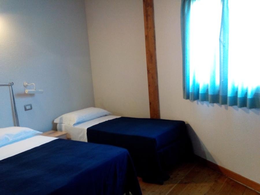 Camping Pas Cher vous présente avec son site Officiel campingpascher.fr, le Camping Heliopolis & Village classé 4 étoiles, situé sur la commune de Pineto dans le département Teramo (Abruzzes) en Italie. Le camping Heliopolis & Village, vous présente un hébergement de type maison avec climatisation. Le camping Heliopolis & Village vous propose du vendredi 05 juin au vendredi 12 juin 2026 avec un DÉPART DEMAIN pour 7 nuits à 581€. Cette location propose 16 dates différentes pour réserver votre séjour. Découvrez également les 14 autres gammes d'hébergements du camping. Mer, Piscine extérieure, Animations familiales, Club enfants, Aire de jeux enfants, Canoë-kayak, Court de tennis, Cyclisme, Ping-pong, Pédalo, Terrain de beach-volley, Terrain de football, Terrain multisports, Supermarché,... En savoir plus : cliquez-ICI.
