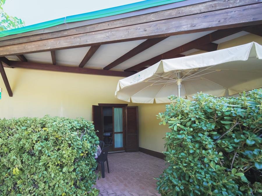 Camping Pas Cher vous présente avec son site Officiel campingpascher.fr, le Camping Heliopolis & Village classé 4 étoiles, situé sur la commune de Pineto dans le département Teramo (Abruzzes) en Italie. Le camping Heliopolis & Village, vous présente un hébergement de type maison avec climatisation. Le camping Heliopolis & Village vous propose du vendredi 05 juin au vendredi 12 juin 2026 avec un DÉPART DEMAIN pour 7 nuits à 910€. Cette location propose 8 dates différentes pour réserver votre séjour. Découvrez également les 14 autres gammes d'hébergements du camping. Mer, Piscine extérieure, Animations familiales, Club enfants, Aire de jeux enfants, Canoë-kayak, Court de tennis, Cyclisme, Ping-pong, Pédalo, Terrain de beach-volley, Terrain de football, Terrain multisports, Supermarché,... En savoir plus : cliquez-ICI.