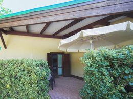 Camping Pas Cher vous présente avec son site Officiel campingpascher.fr, le Camping Heliopolis & Village classé 4 étoiles, situé sur la commune de Pineto dans le département Teramo (Abruzzes) en Italie. Le camping Heliopolis & Village, vous présente un hébergement de type maison avec climatisation. Le camping Heliopolis & Village vous propose du vendredi 28 août au vendredi 04 septembre 2026, en promotion à -20% pour 7 nuits à 766,40 € au lieu de 958,0 € soit une Économie de 191,60 €. Cette location propose 67 dates différentes pour réserver votre séjour. Découvrez également les 12 autres gammes d'hébergements du camping. Mer, Piscine extérieure, Animations familiales, Club enfants, Aire de jeux enfants, Canoë-kayak, Court de tennis, Cyclisme, Ping-pong, Pédalo, Terrain de beach-volley, Terrain de football, Terrain multisports, Supermarché,... En savoir plus : cliquez-ICI.