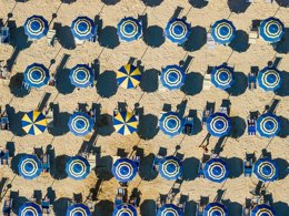 Camping Pas Cher vous présente avec son site Officiel campingpascher.fr, le Camping Heliopolis & Village classé 4 étoiles, situé sur la commune de Pineto dans le département Teramo (Abruzzes) en Italie. Le camping Heliopolis & Village, vous présente un hébergement de type maison avec climatisation. Le camping Heliopolis & Village vous propose du vendredi 03 avril au vendredi 10 avril 2026, en promotion à -20% pour 7 nuits à 442,40 € au lieu de 553,0 € soit une Économie de 110,60 €. Cette location propose 131 dates différentes pour réserver votre séjour. Découvrez également les 12 autres gammes d'hébergements du camping. Mer, Piscine extérieure, Animations familiales, Club enfants, Aire de jeux enfants, Canoë-kayak, Court de tennis, Cyclisme, Ping-pong, Pédalo, Terrain de beach-volley, Terrain de football, Terrain multisports, Supermarché,... En savoir plus : cliquez-ICI.