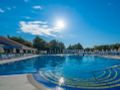 Camping Pas Cher vous présente avec son site Officiel campingpascher.fr, le Établissement Portosole, situé sur la commune de Vrsar dans le département Istrie (Istrie) en Croatie. L'établissement Portosole vous propose un hébergement de type tente toile et bois de 18 m². L'établissement vous propose 4 autres types d'hébergements. Découvrez tous nos séjours à petits prix dans la commune et aux alentours de Vrsar du département : Istrie (Istrie).... En savoir plus : cliquez-ICI.