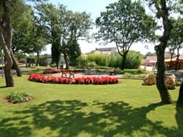 Camping Pas Cher vous présente avec son site Officiel campingpascher.fr, le Camping Ulika Naturist classé 4 étoiles, situé sur la commune de Istria dans le département Istrie (Istrie) en Croatie. Le camping Ulika Naturist, vous présente un hébergement de type tente en toile et bois. Le camping Ulika Naturist vous propose du jeudi 23 avril au jeudi 30 avril 2026, en promotion à -15% pour 7 nuits à 349,86 € au lieu de 411,6 € soit une Économie de 61,74 €. Cette location propose 62 dates différentes pour réserver votre séjour. Découvrez également les 1 autres gammes d'hébergements du camping. Mer, Piscine extérieure, Club enfants, Aire de jeux enfants, Court de tennis, Parcours sportif, Ping-pong, Pétanque, Terrain multisports, Bar, Snack/Bar, Épicerie,... En savoir plus : cliquez-ICI.