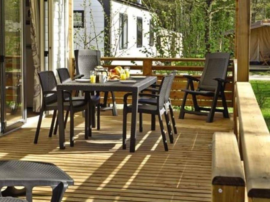 Camping Pas Cher vous présente avec son site Officiel campingpascher.fr, le Camping De Schatberg classé 5 étoiles, situé sur la commune de Sevenum dans le département Horst An Der Maas (Limbourg) au Pays-bas. Le camping De Schatberg, vous présente un hébergement de type mobil-home de 32 m² pour 8 personnes avec climatisation. Le camping De Schatberg vous propose du sam. 05 septembre au sam. 12 septembre 2026, en promotion à -25% pour 7 nuits à 357 € au lieu de 476,0 € soit une Économie de 119 €. Cette location propose 56 dates différentes pour réserver votre séjour. Découvrez également les 9 autres gammes d'hébergements du camping. Lac, Piscine couverte, Piscine extérieure, Club enfants, Aire de jeux enfants, Golf, Paddle, Ping-pong, Pétanque, Ski nautique, Terrain de beach-volley, Terrain de football, Terrain multisports, Trampoline, Bar, Plats à emporter, Restaurant, Supermarché,... En savoir plus : cliquez-ICI.