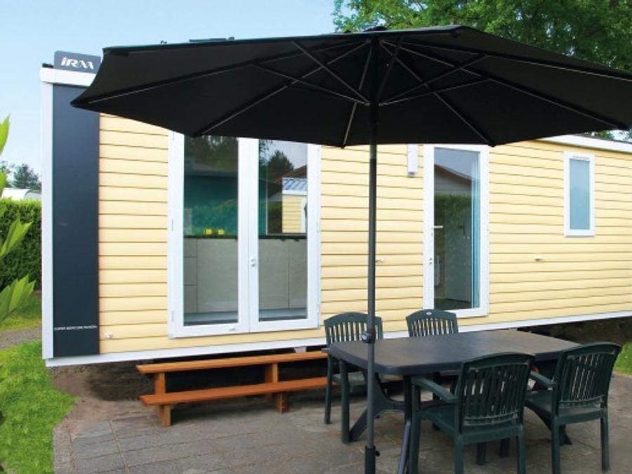 Camping Pas Cher vous présente avec son site Officiel campingpascher.fr, le Camping De Schatberg classé 5 étoiles, situé sur la commune de Sevenum dans le département Horst An Der Maas (Limbourg) au Pays-bas. Le camping De Schatberg, vous présente un hébergement de type chalet. Le camping De Schatberg vous propose du lundi 31 août au lundi 07 septembre 2026 pour 7 nuits à 743.75€. Cette location propose 94 dates différentes pour réserver votre séjour. Découvrez également les 9 autres gammes d'hébergements du camping. Lac, Piscine couverte, Piscine extérieure, Club enfants, Aire de jeux enfants, Golf, Paddle, Ping-pong, Pétanque, Ski nautique, Terrain de beach-volley, Terrain de football, Terrain multisports, Trampoline, Bar, Plats à emporter, Restaurant, Supermarché,... En savoir plus : cliquez-ICI.