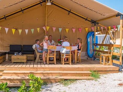 Cliquez pour découvrir toutes les photos de l'HÉBERGEMENT ! tente en toile et bois - De Schatberg photo 10