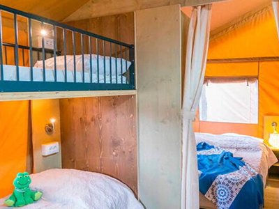 Cliquez pour découvrir toutes les photos de l'HÉBERGEMENT ! tente en toile et bois - De Schatberg photo 9