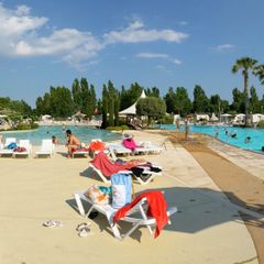 Camping Pas Cher vous présente avec son site Officiel campingpascher.fr, le Établissement Tour Opérateur Et Particuliers Sur La Carabasse - Fun Pass Non Inclus, situé sur la commune de Vias dans le département Herault (Languedoc-roussillon) en France. L'établissement Tour Opérateur Et Particuliers Sur La Carabasse - Fun Pass Non Inclus vous propose un hébergement de type mobilhome de 40 m². L'établissement vous propose 2 autres types d'hébergements. Découvrez tous nos séjours à petits prix dans la commune et aux alentours de Vias du département : Herault (Languedoc-roussillon).... En savoir plus : cliquez-ICI.
