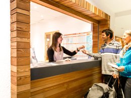 Camping Pas Cher vous présente avec son site Officiel campingpascher.fr, le Village vacances Les Ramondies, situé sur la commune de Saint Lary Soulan dans le département Hautes-pyrénées (Midi Pyrénées) en France. Le village vacances Les Ramondies, vous présente un hébergement de type appartement de 47 m² pour 6 personnes. Le village vacances Les Ramondies vous propose du sam. 04 avril au sam. 11 avril 2026 pour 7 nuits à 448€. Cette location propose 111 dates différentes pour réserver votre séjour. Découvrez également les 3 autres gammes d'hébergements du village vacances. Les Avis clients pour le Village vacances Les Ramondies sont excellents avec une note moyenne de 10 sur 10. Animations familiales, Club ados, Club enfants, Aire de jeux enfants, Ping-pong, Pétanque, Randonnée, Bar, Restaurant, Snack/Bar,... En savoir plus : cliquez-ICI.